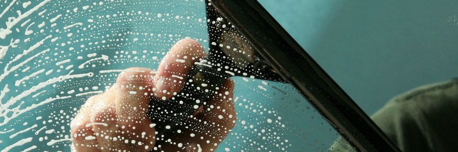 Fensterreinigung mit dem Abzieher